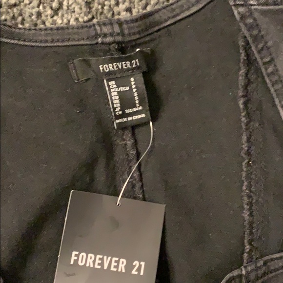 Halter top - Picture 2 of 2